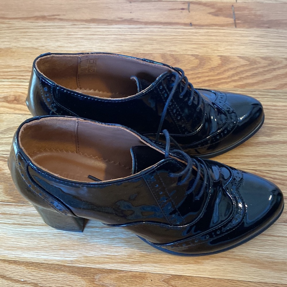 Black patent leather oxford heels